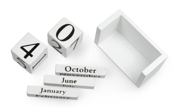 Drewniany kalendarz bloczkowy - biały