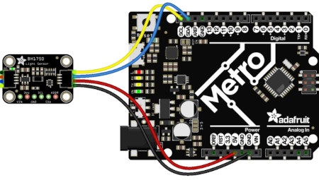 Połączenie czujnika z Arduino Metro za pomocą złącz STEMMA QT / Qwiic.
